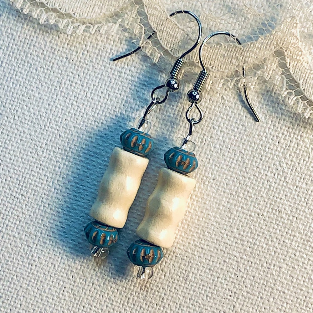 Bead dangle earrings